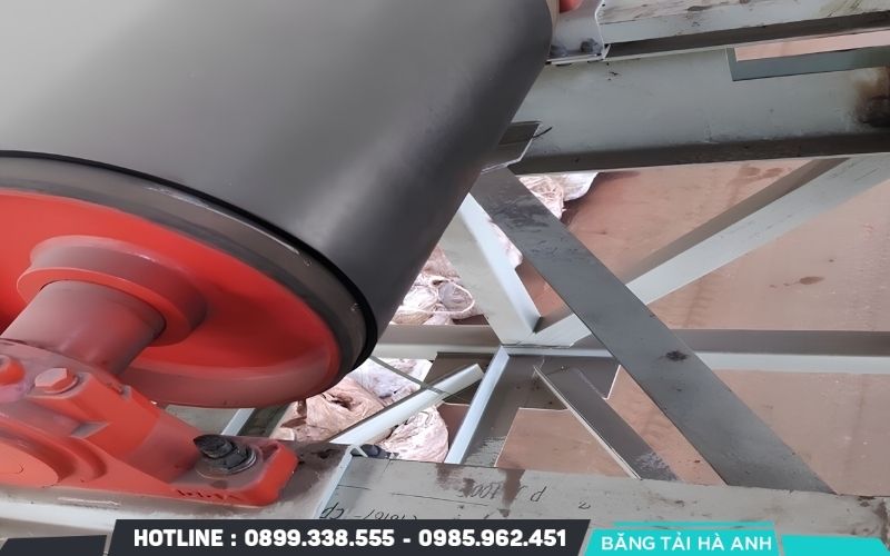 Lực căng băng tải không đồng đều