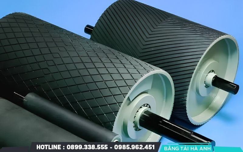 Vệ sinh hoặc thay lớp bọc puly băng tải bị mòn