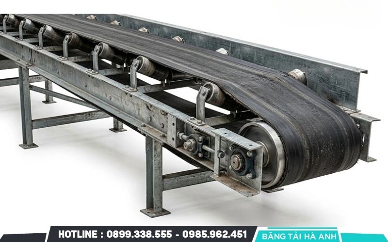 Con lăn và rulo có nhiệm vụ đỡ, dẫn hướng và duy trì chuyển động ổn định của dây băng tải