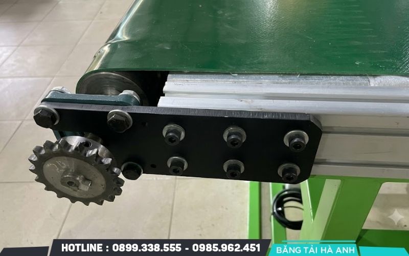 Bề mặt băng tải không đủ độ ma sát với hàng hóa