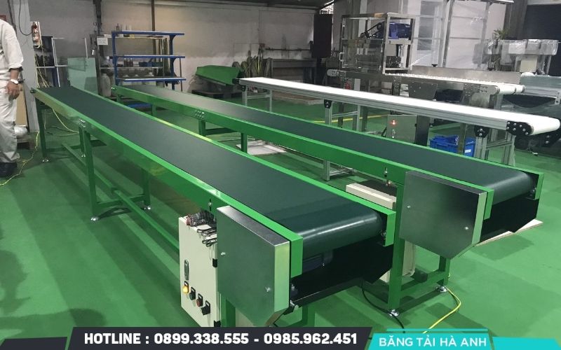 Đồng bộ băng tải giữa các máy là quá trình phối hợp tốc độ, thời điểm vận hành và tín hiệu điều khiển giữa các băng tải trong cùng dây chuyền