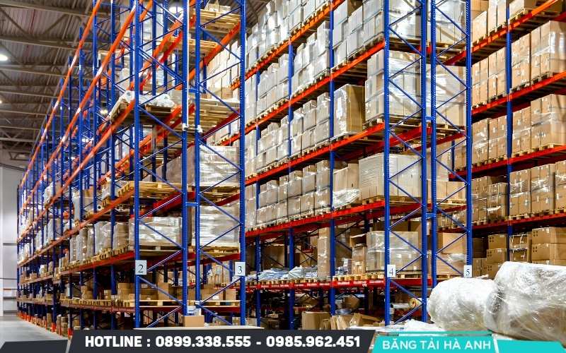 Hệ thống trung chuyển hàng hóa rút ngắn thời gian di chuyển giữa các công đoạn tiếp nhận, phân loại và tập kết