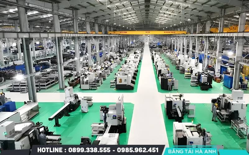 Việc sắp xếp máy móc không theo thứ tự công đoạn khiến nguyên vật liệu phải di chuyển nhiều lần hoặc đi ngược luồng sản xuất